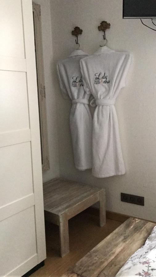 Guestsuite Lady Anna Брюж Екстериор снимка